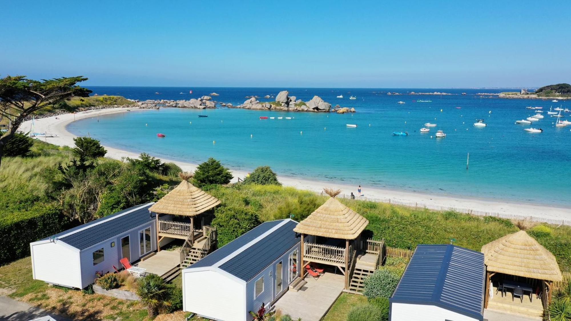 Camping De La Cote Des Legendes Бриньоган-Плаж Экстерьер фото
